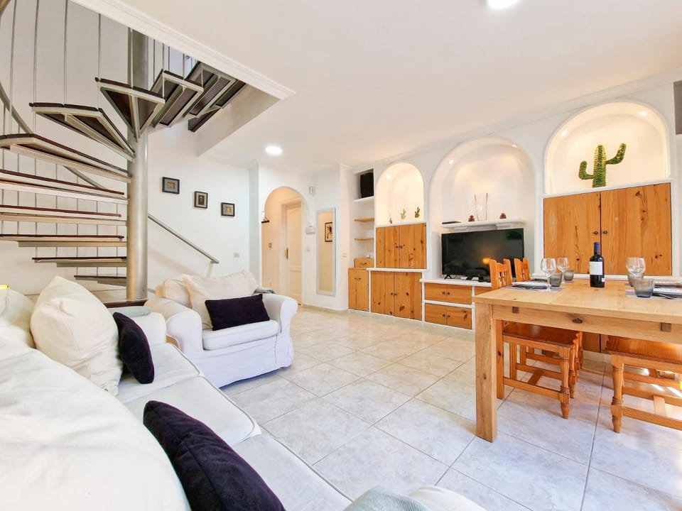 TV and multimedia, Living room, Dining area
