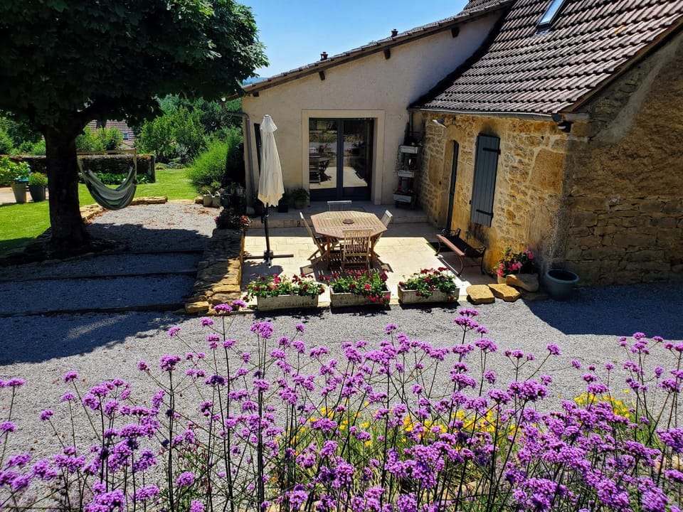 Property building, Patio, Garden, Balcony/Terrace