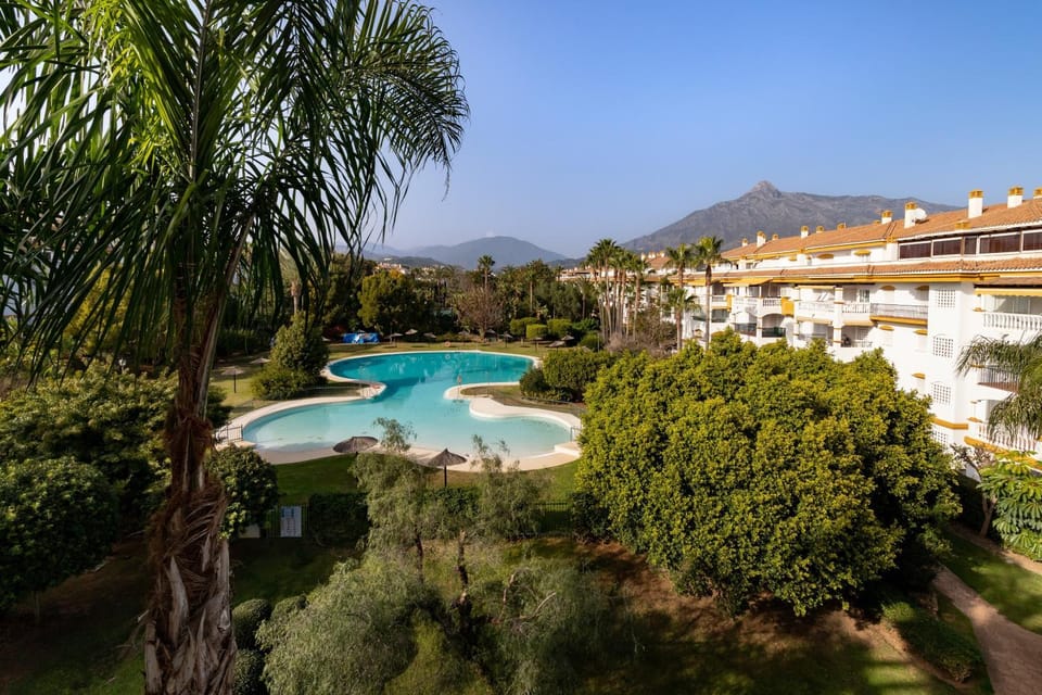Day, Garden, Swimming pool, sunbed