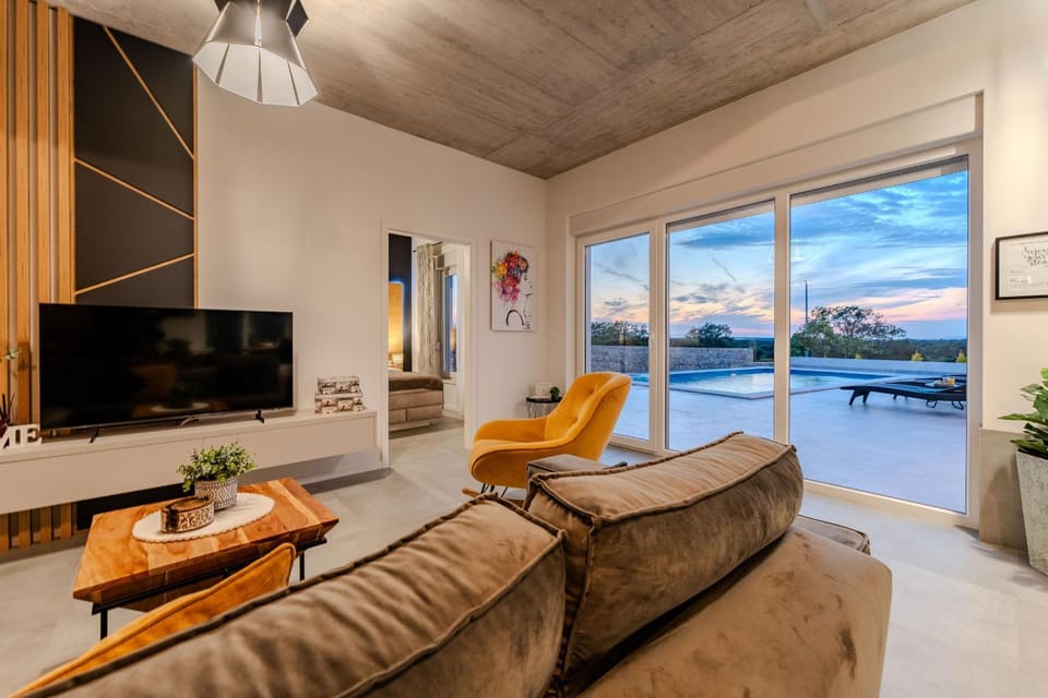 Communal lounge/ TV room, Living room