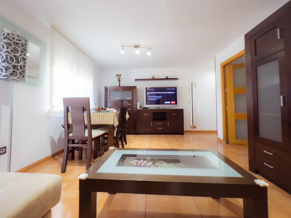 TV and multimedia, Living room, Seating area, Dining area