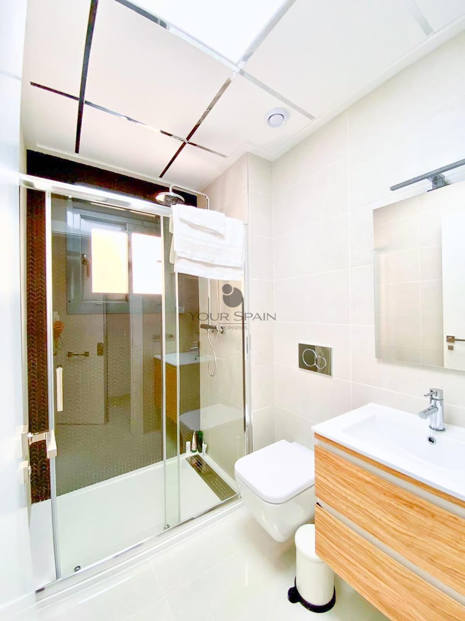Shower, Toilet, Bathroom, towels