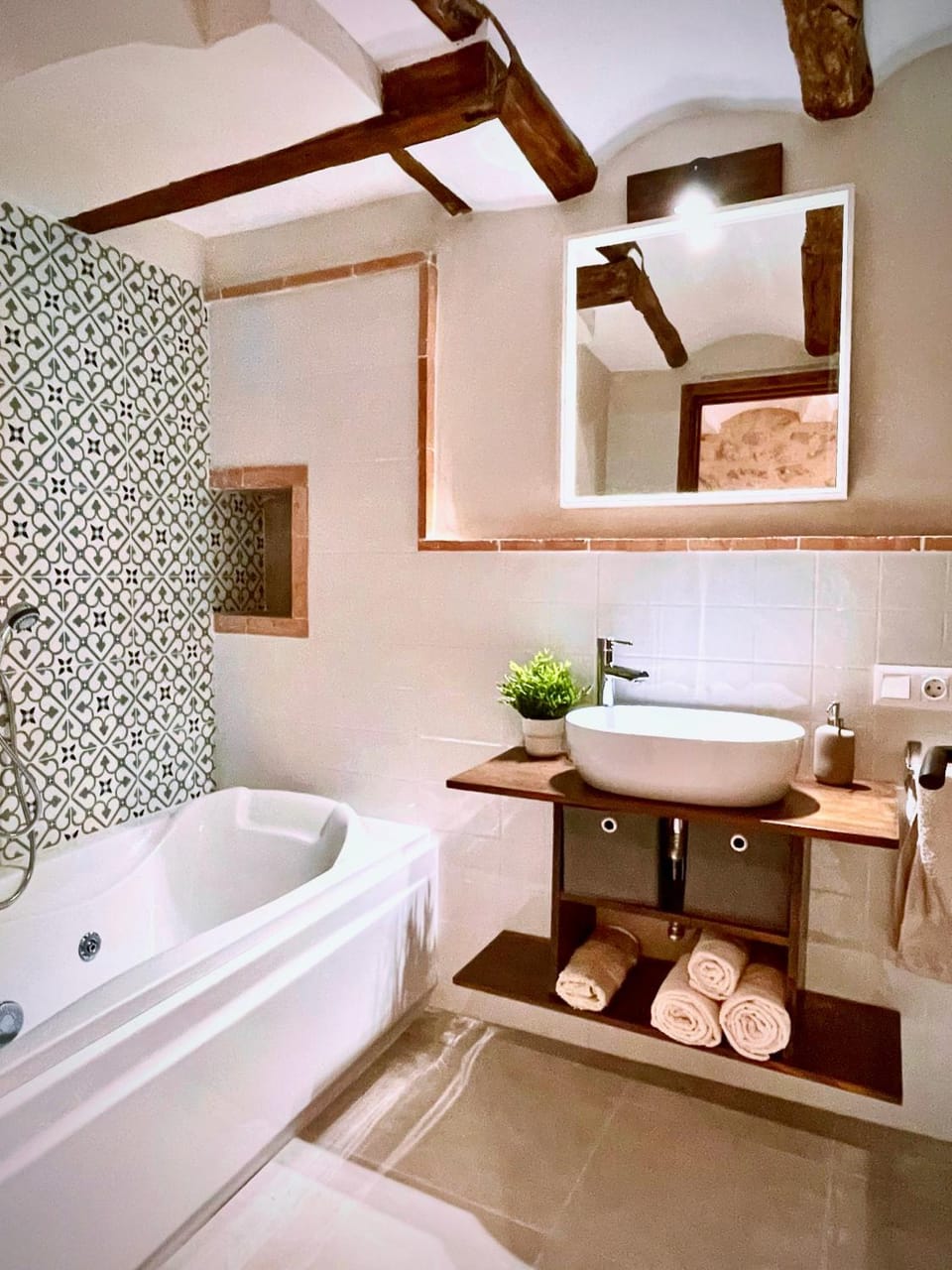 Hot Tub, Bathroom