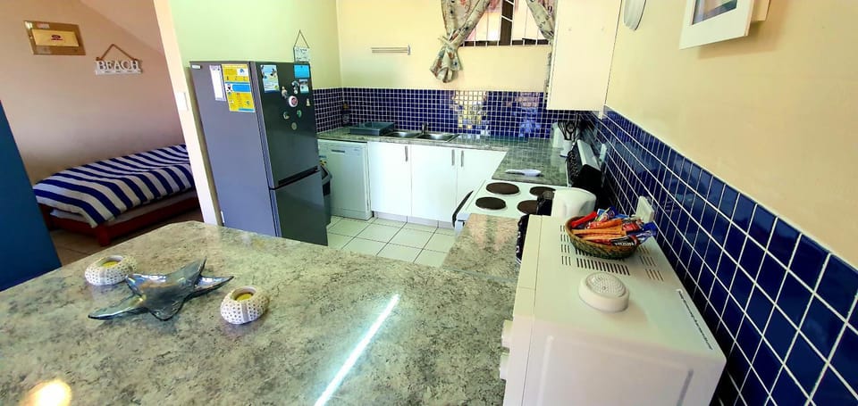 Kitchen or kitchenette, Dining area, dishwasher, minibar, pet friendly, stove, toaster