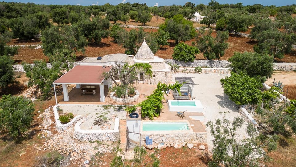 Property building, Garden, Swimming pool