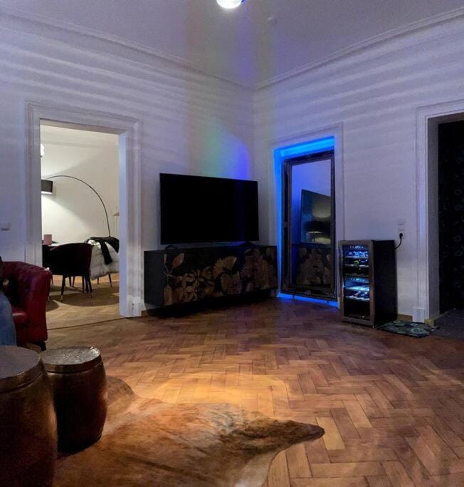 Communal lounge/ TV room, TV and multimedia, Living room