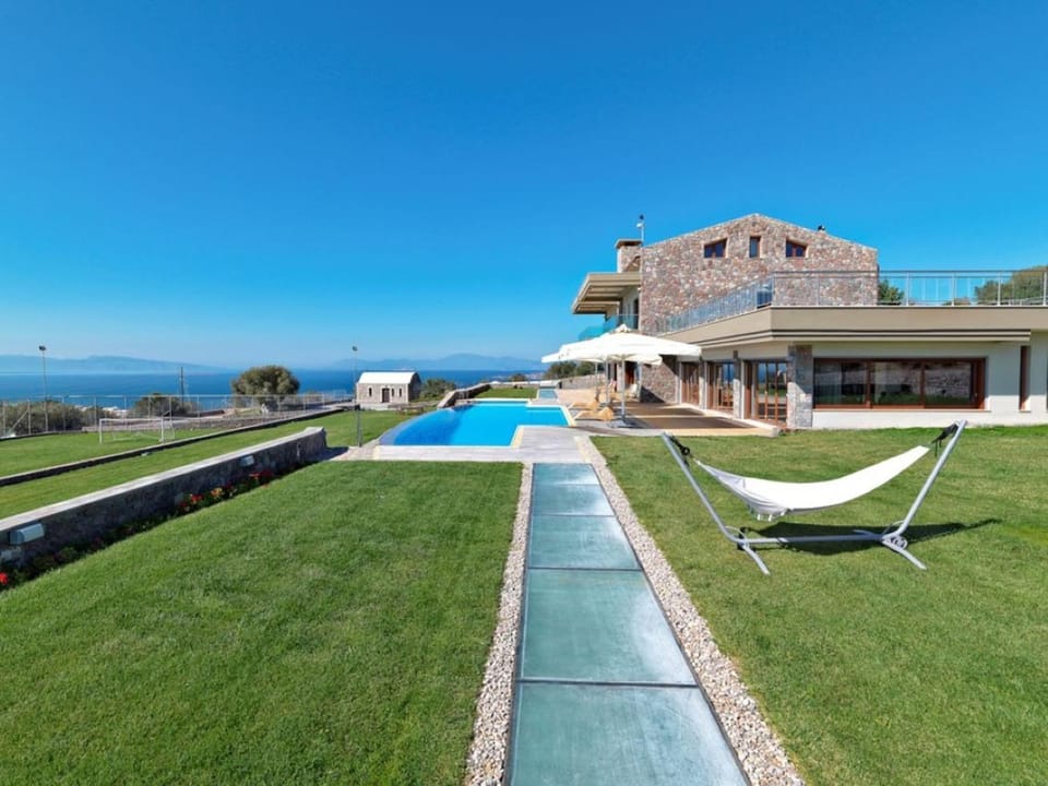Pool view, Swimming pool, sunbed