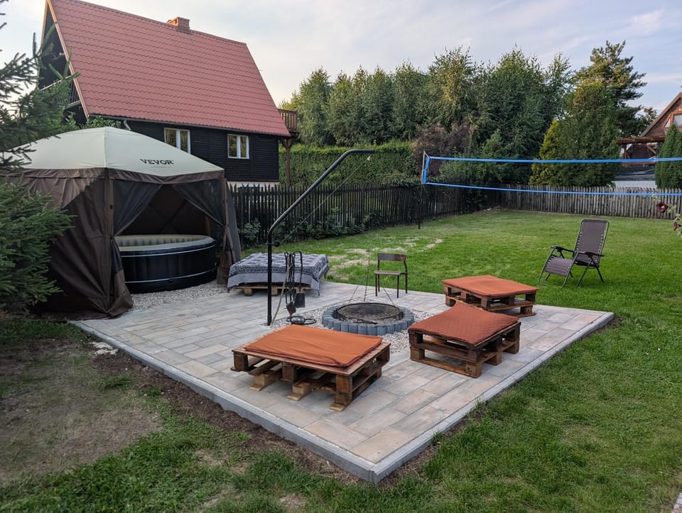 Property building, Patio, Spring, Day, Natural landscape, Garden, Garden, Garden view, sunbed