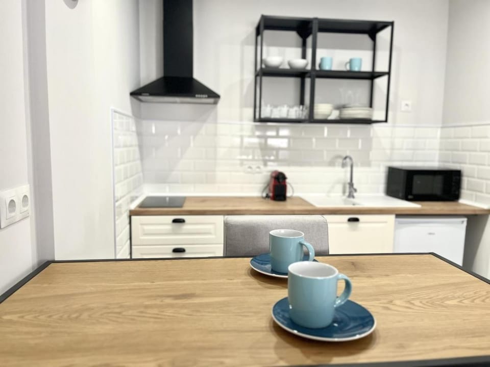 Kitchen or kitchenette, Dining area, minibar, stove, toaster