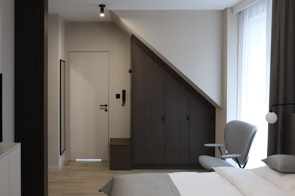 Bed, Living room, Photo of the whole room, Seating area, Bedroom, wardrobe