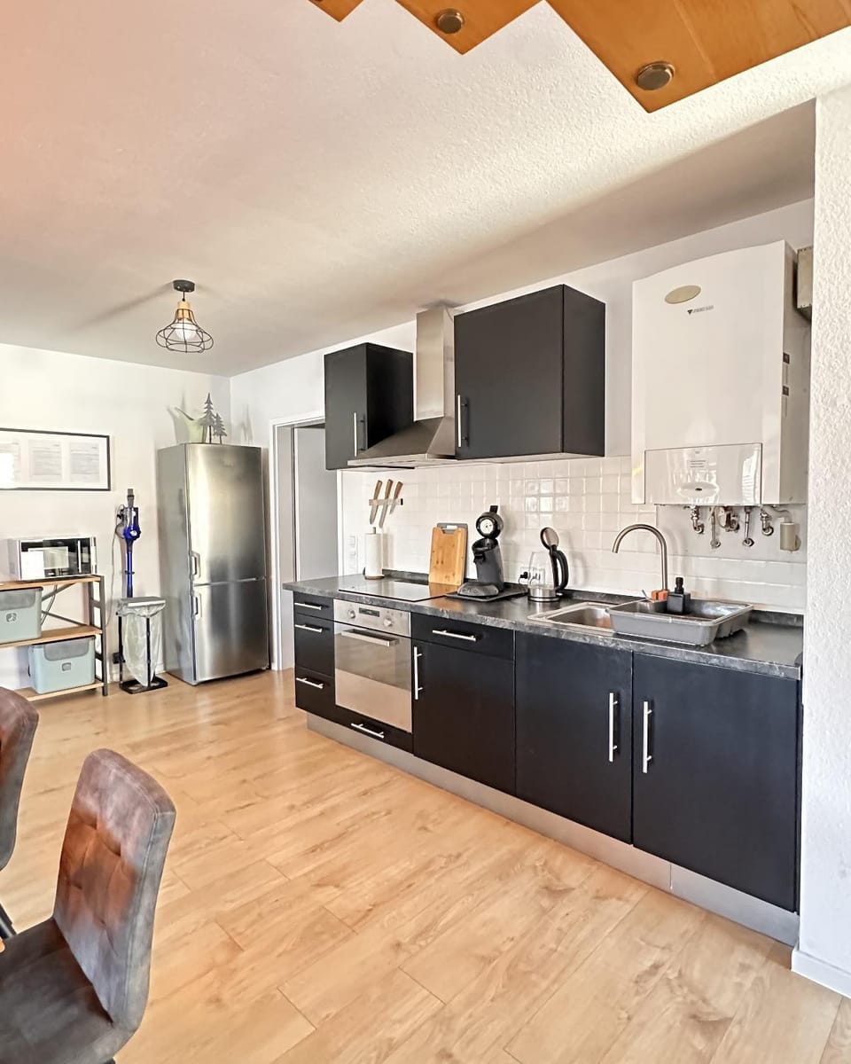 Dining area, kitchen