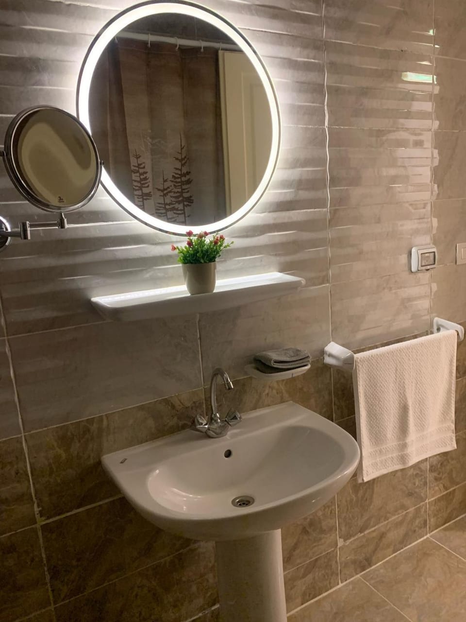 Bathroom, towels