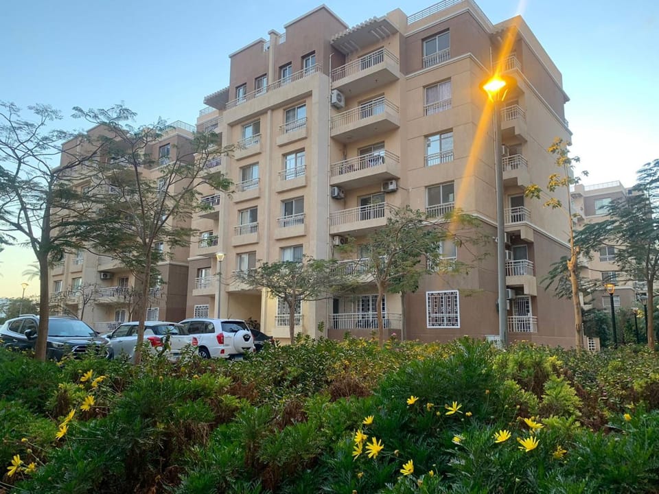 Property building, Neighbourhood, Natural landscape, Garden, Garden view, Location, Parking