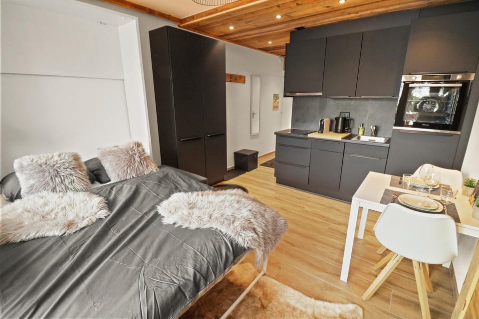 Living room, Photo of the whole room, Bedroom
