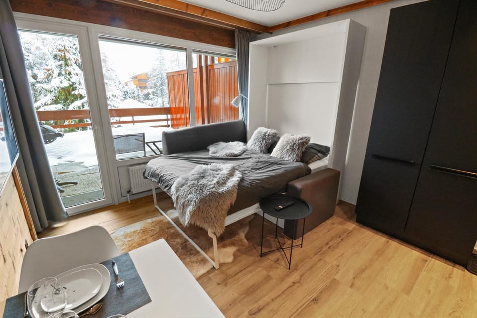 Living room, Photo of the whole room, Bedroom