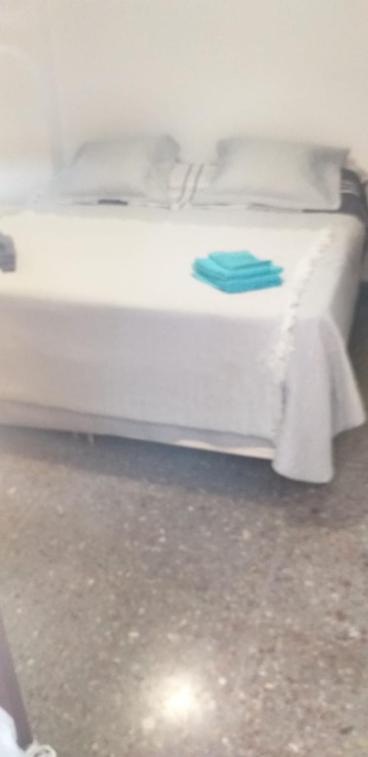 Photo of the whole room, towels