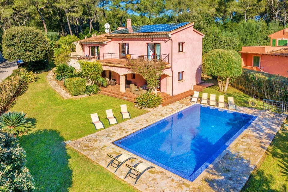 Off site, Garden, Swimming pool