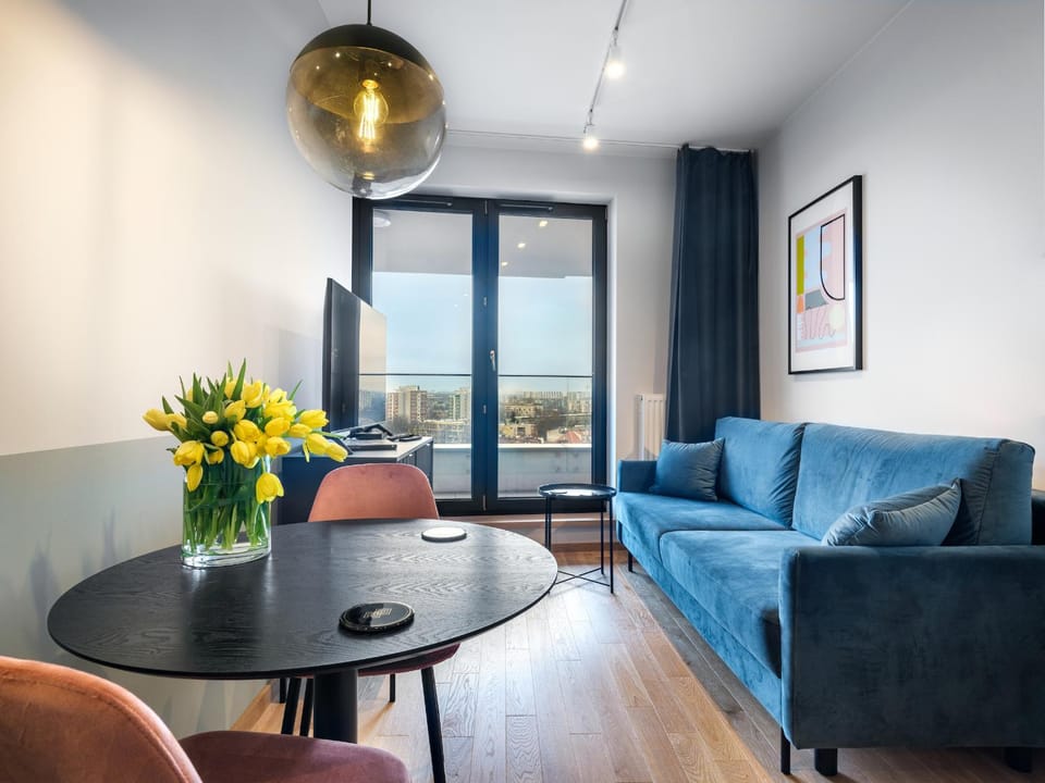 Day, View (from property/room), Living room, Decorative detail, Seating area, Dining area