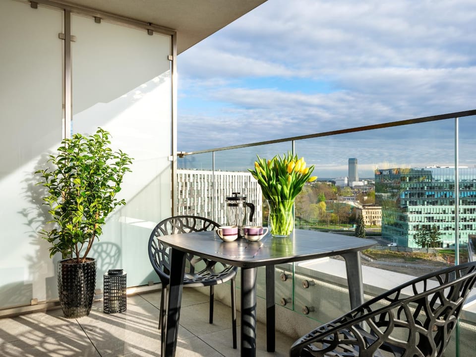 Spring, Day, View (from property/room), Balcony/Terrace, Balcony/Terrace, Seating area, City view, Location