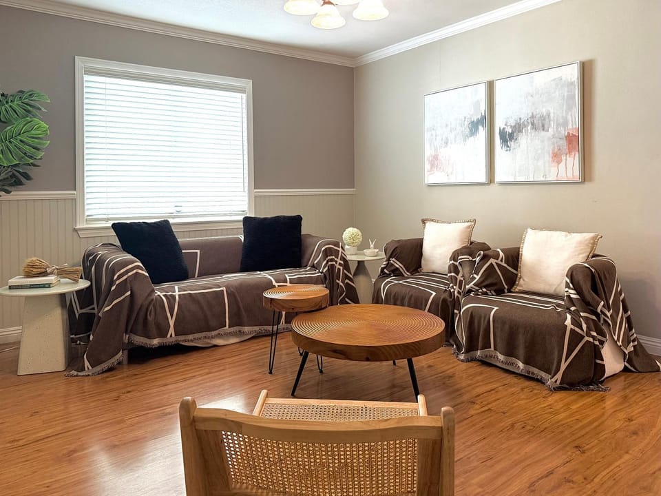 Living room, Decorative detail, Seating area