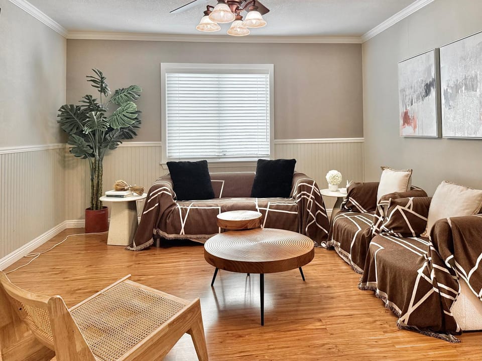Living room, Decorative detail, Seating area