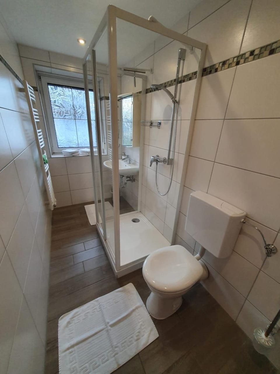 Shower, Toilet, Bathroom, Photo of the whole room, towels