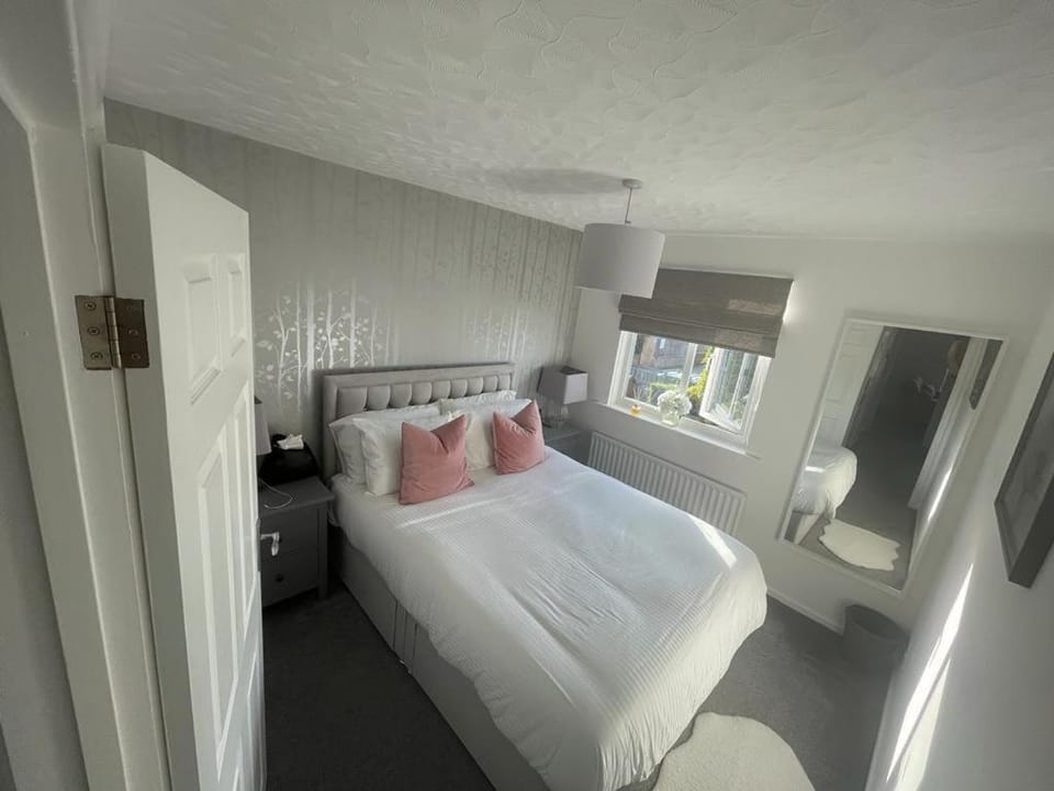 Bed, Bedroom, wardrobe