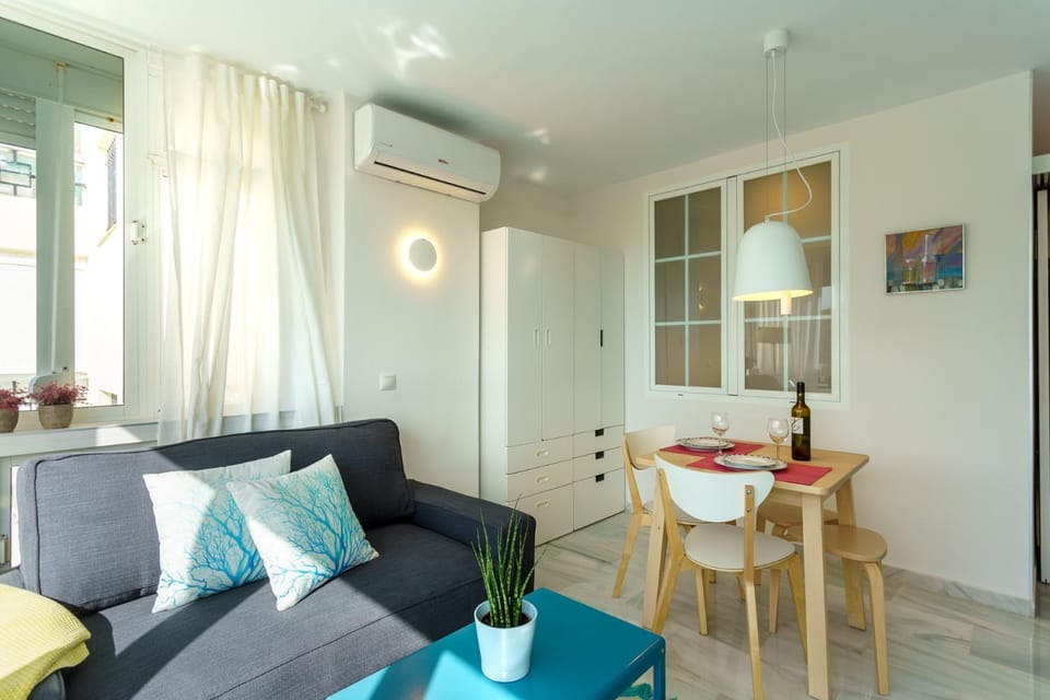Living room, Dining area, air conditioner