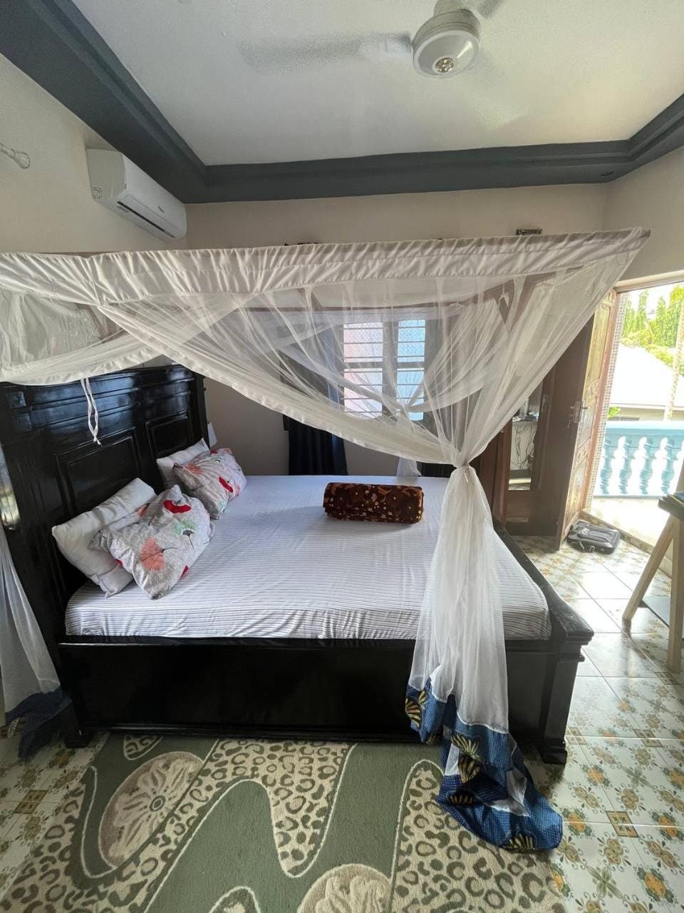 Bed, Photo of the whole room, Bedroom, fireplace