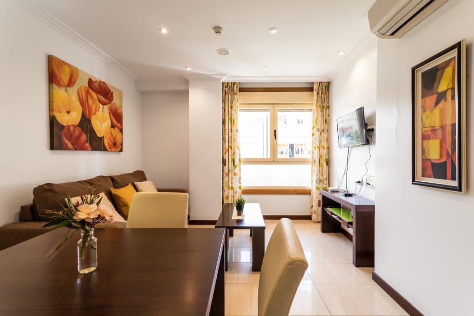 TV and multimedia, Living room, Dining area, air conditioner