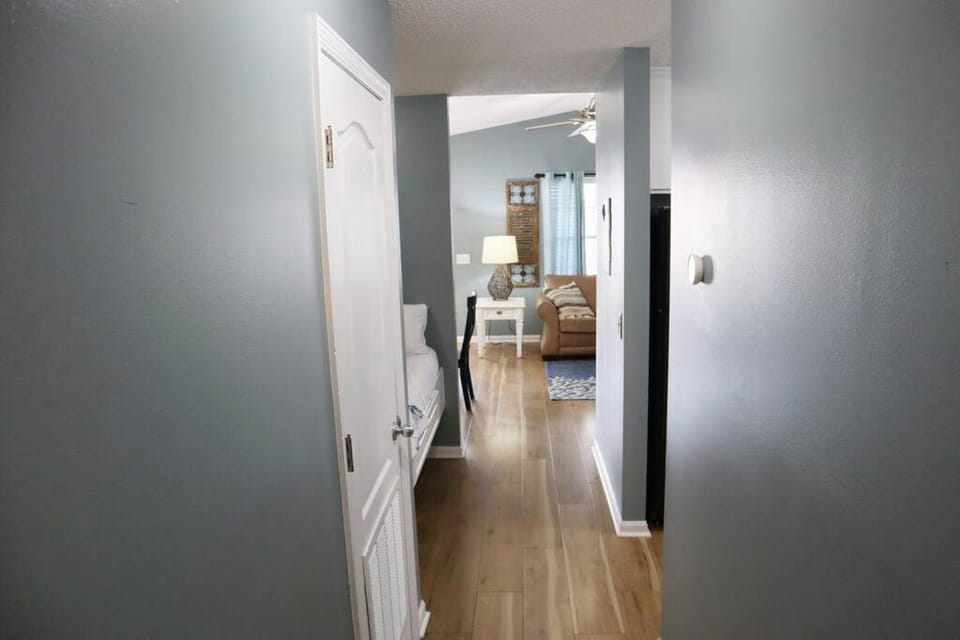 Lazy Palm 4 Pools Short Walk To Beach! Sleeps 5! Apartment in Panama City Beach
