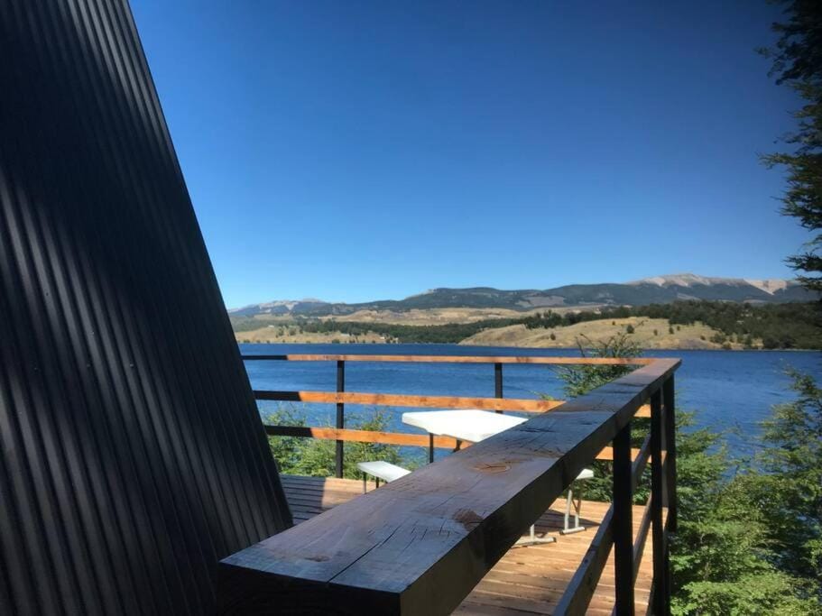 Refugio del Pollux- Coyhaique- Orillas Lago Pollux Chalet in Chubut Province, Argentina