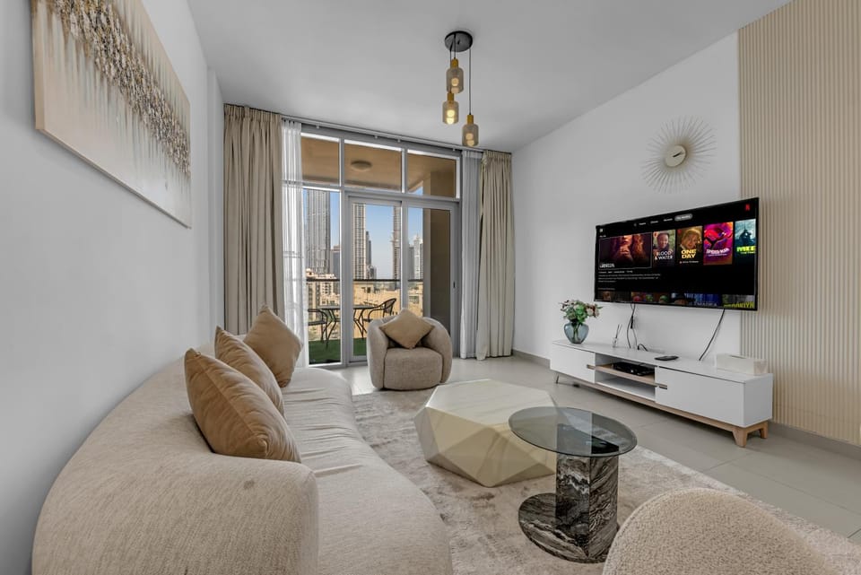 Burj Khalifa View, 2BR and Maid 3Minutes to Dubai Mall Apartment in Dubai
