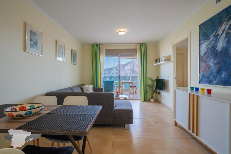 Communal lounge/ TV room, Living room