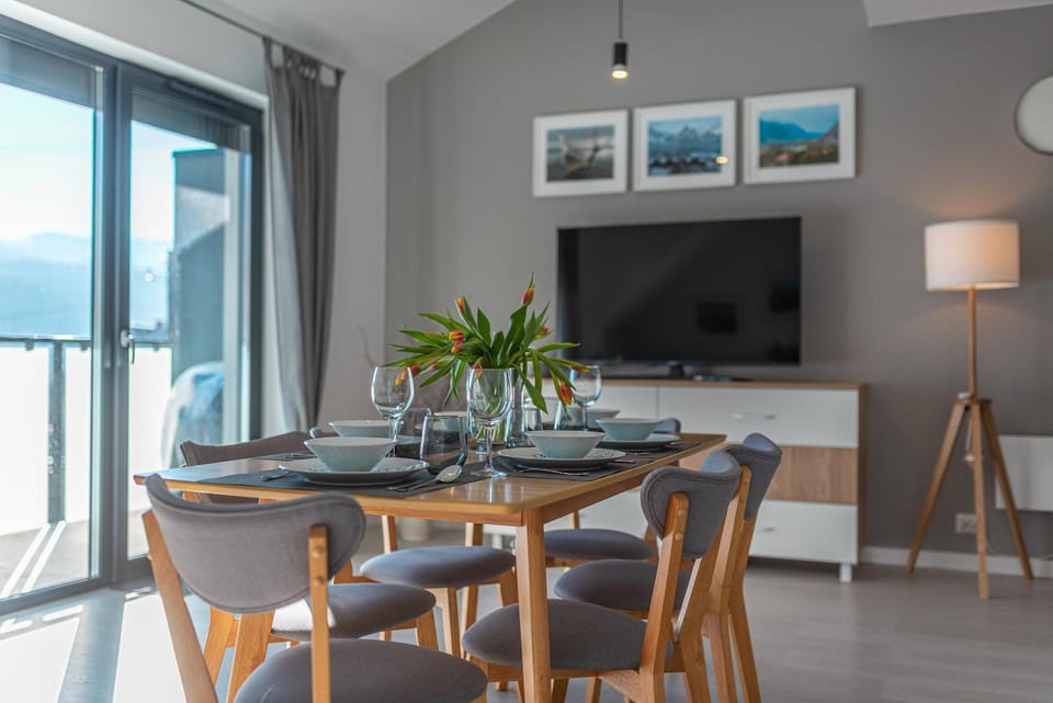 Living room, Mountain view, Mountain view