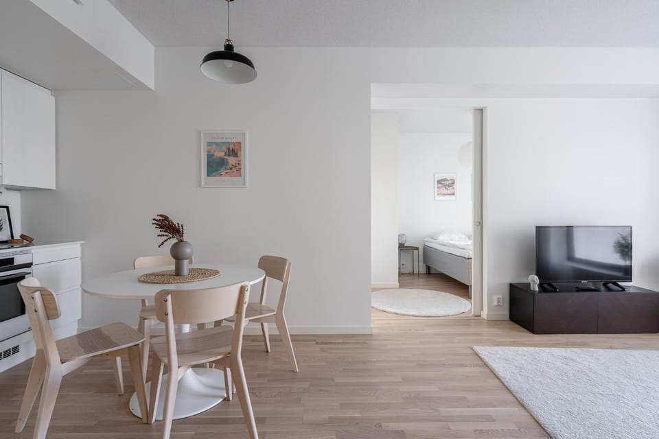 TV and multimedia, Kitchen or kitchenette, Living room, Photo of the whole room, Seating area, Dining area
