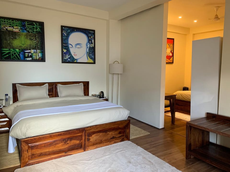 Photo of the whole room, Bedroom