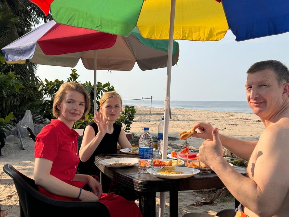 Restaurant/places to eat, Natural landscape, Food and drinks, Banquet/Function facilities, Dining area, Beach, Food, Guests, Sea view, Lunch, Dinner, Drinks, group of guests