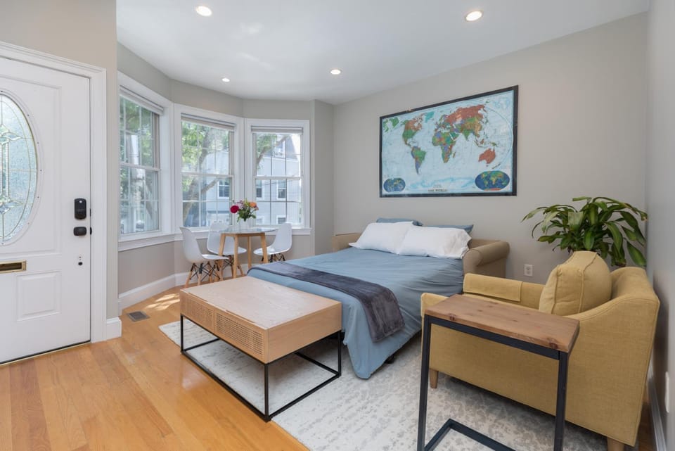 Bed, Living room