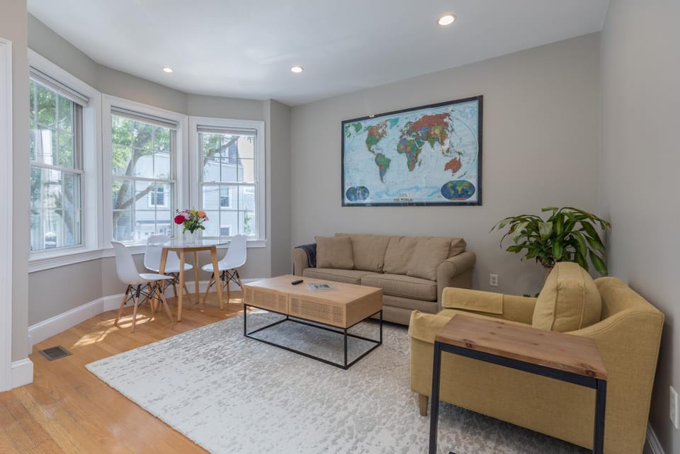 Living room, Seating area, Dining area