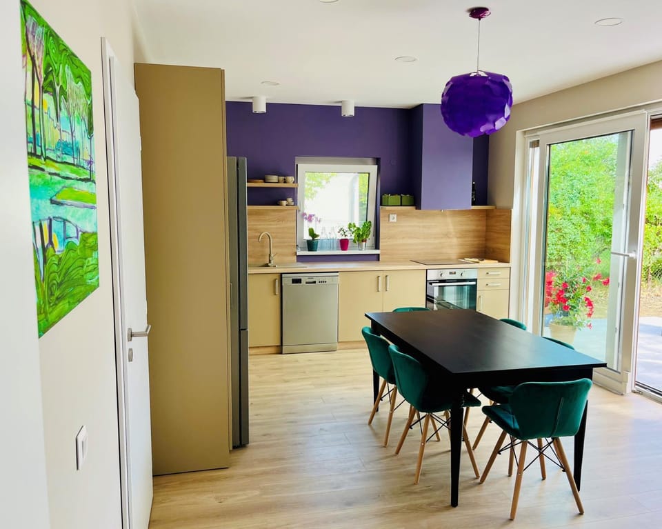 Kitchen or kitchenette, Living room, Dining area, pet friendly, stove