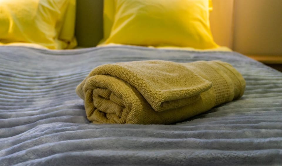 Bed, Bedroom, towels