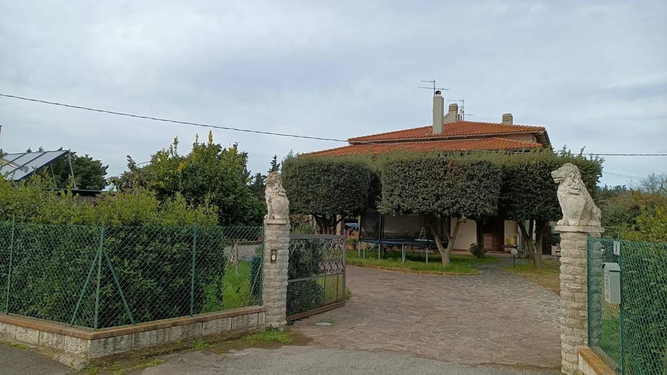 Facade/entrance