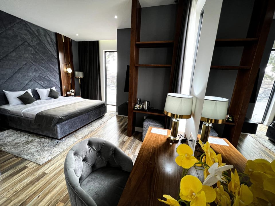 Photo of the whole room, Bedroom