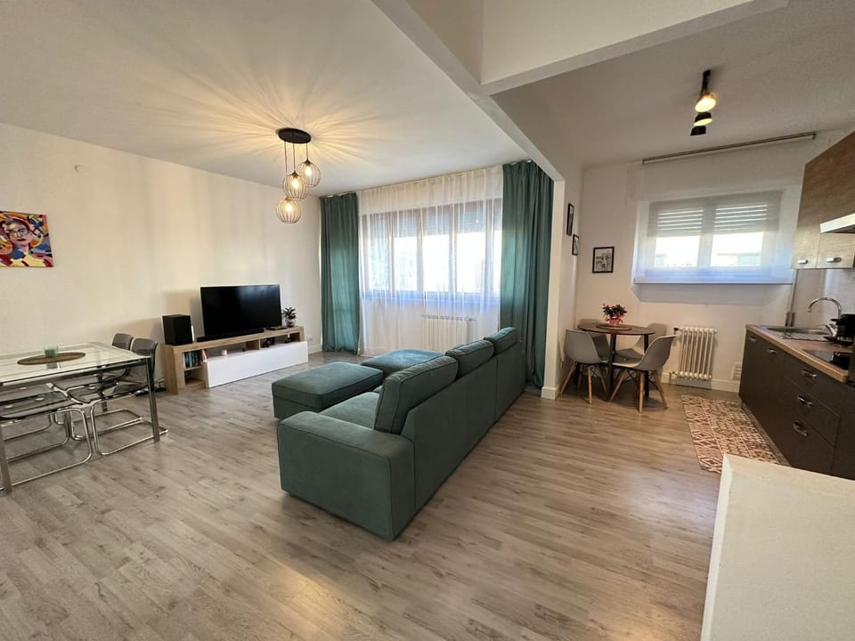 TV and multimedia, Living room, Dining area