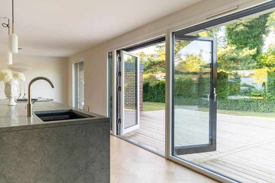 Patio, Day, Kitchen or kitchenette