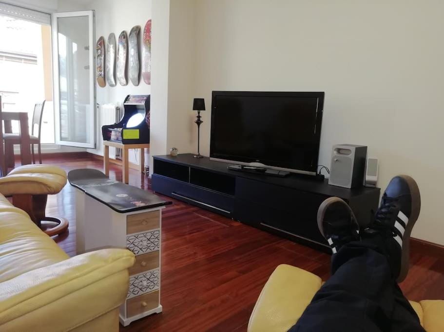 Communal lounge/ TV room, TV and multimedia, Living room, Seating area, Evening entertainment