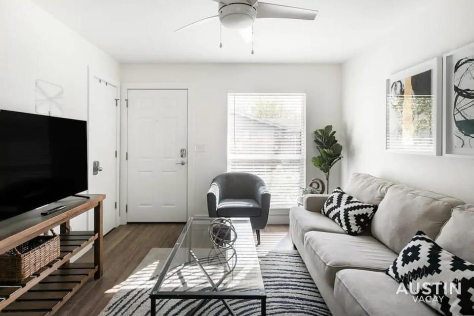Bright Space Close To Best Beer Gardens Coffee Apartment in Austin