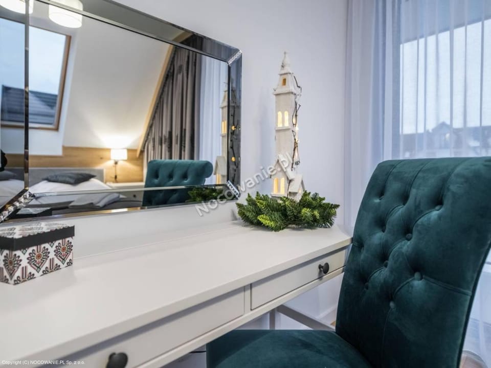 Bedroom, hair dresser