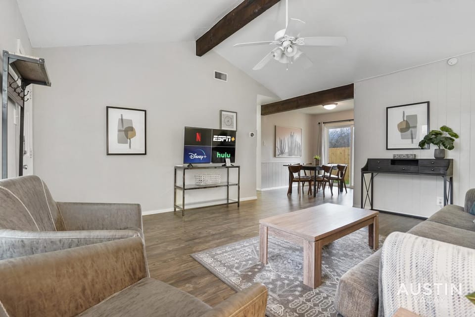 Pets Welcome Great Space Backyard Near Zilker Apartment in Zilker